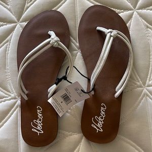 NWT Ladies Volcom flip flops size 8